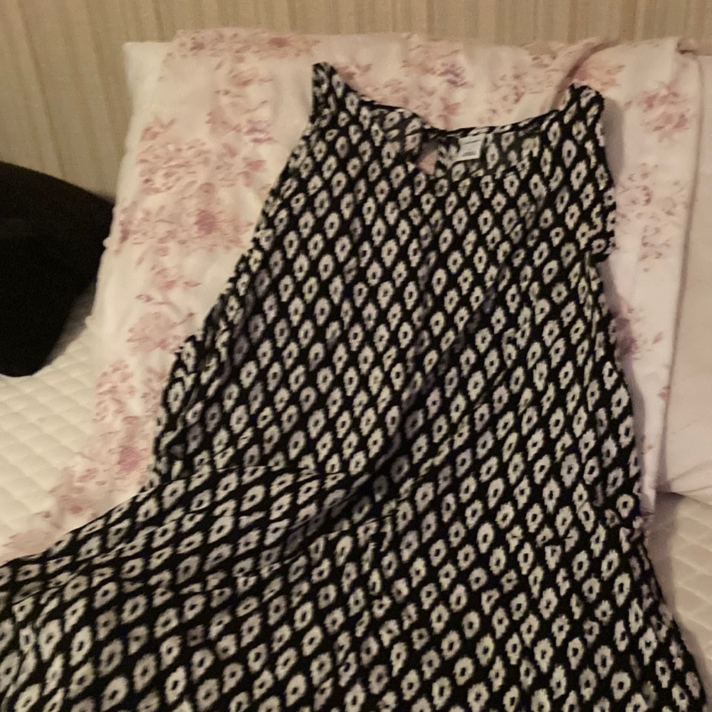 Black and white summer top